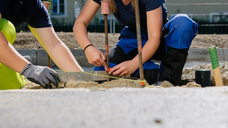 Lehre: Junge Menschen bei der Arbeit