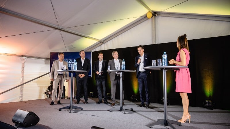 HELD & FRANCKE Standorteröffnung Strebersdorf. V.l.n.r.: Thomas Reicher, techn. Geschäftsführer KARL SEIDL; Georg Papai, Bezirksvorsteher Floridsdorf; Jürgen Waidbacher, Geschäftsbereichsleitung HELD & FRANCKE; Johann Knöll, techn. Geschäftsführer HELD & FRANCKE; Hubert Wetschnig, CEO HABAU GROUP; Barbara Fleißner, Moderatorin. ©MW-ARCHITEKTURFOTOGRAFIE