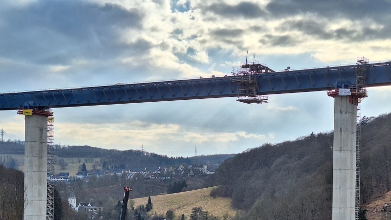 Stahlhochzeit bei Großprojekt „Talbrücke Rahmede“ in Deutschland © Autobahn Westfalen