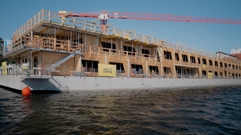 ÖSTU-STETTIN baut schwimmendes Büro auf der Donau in Wien © MW-Architekturfotografie / HABAU GROUP / ÖSTU-STETTIN