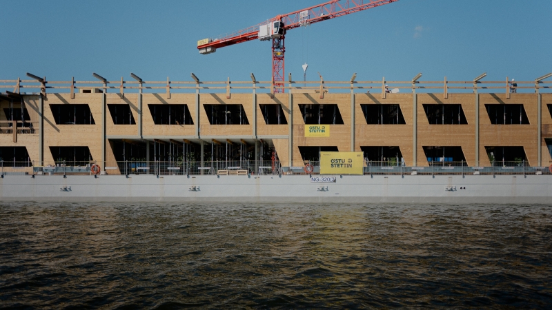 ÖSTU-STETTIN baut schwimmendes Büro auf der Donau in Wien © MW-Architekturfotografie / HABAU GROUP / ÖSTU-STETTIN