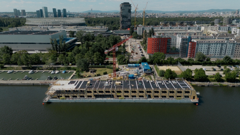 ÖSTU-STETTIN baut schwimmendes Büro auf der Donau in Wien © MW-Architekturfotografie / HABAU GROUP / ÖSTU-STETTIN
